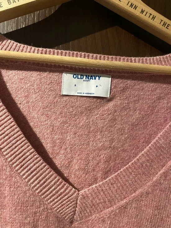 Old Navy Rose V-Neck Sweater - Picture 3 of 4